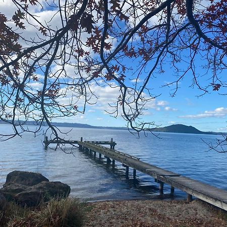 Zodiac Bay Lake Retreat Rotorua Bagian luar foto